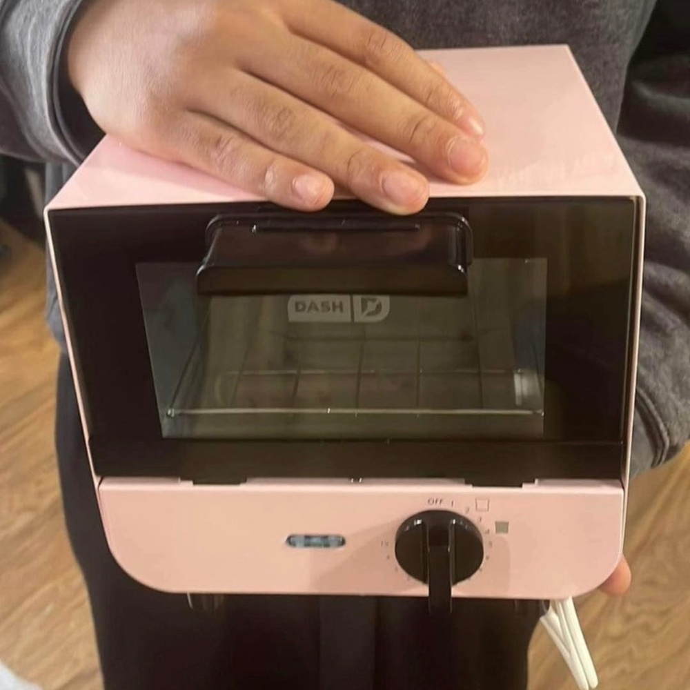 DASH mini toaster oven